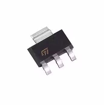 LDL1117S18R 線形電圧調節器IC ポジティブ固定 1 出力 1.2A SOT-223